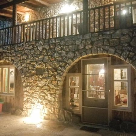 Ano Ravenia Yono'S Traditional House מראה חיצוני תמונה