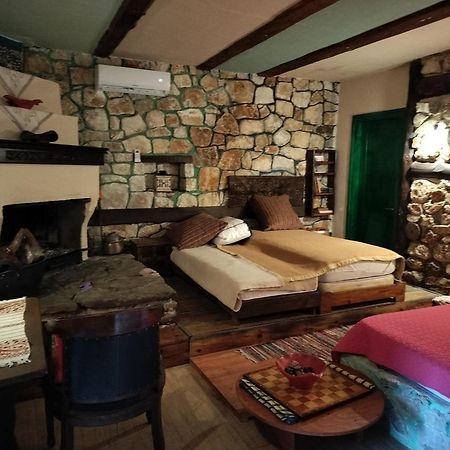 Ano Ravenia Yono'S Traditional House מראה חיצוני תמונה
