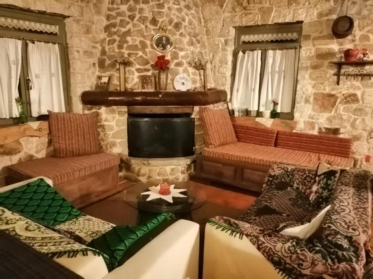 Ano Ravenia Yono'S Traditional House מראה חיצוני תמונה