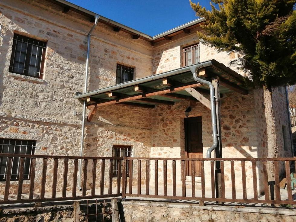 Ano Ravenia Yono'S Traditional House מראה חיצוני תמונה