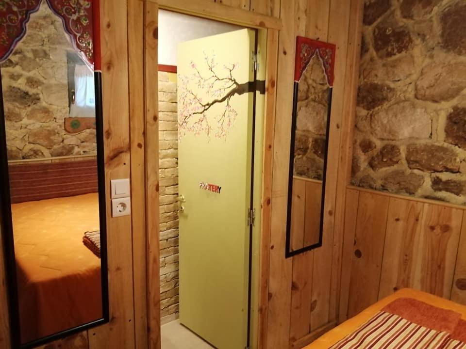 Ano Ravenia Yono'S Traditional House מראה חיצוני תמונה
