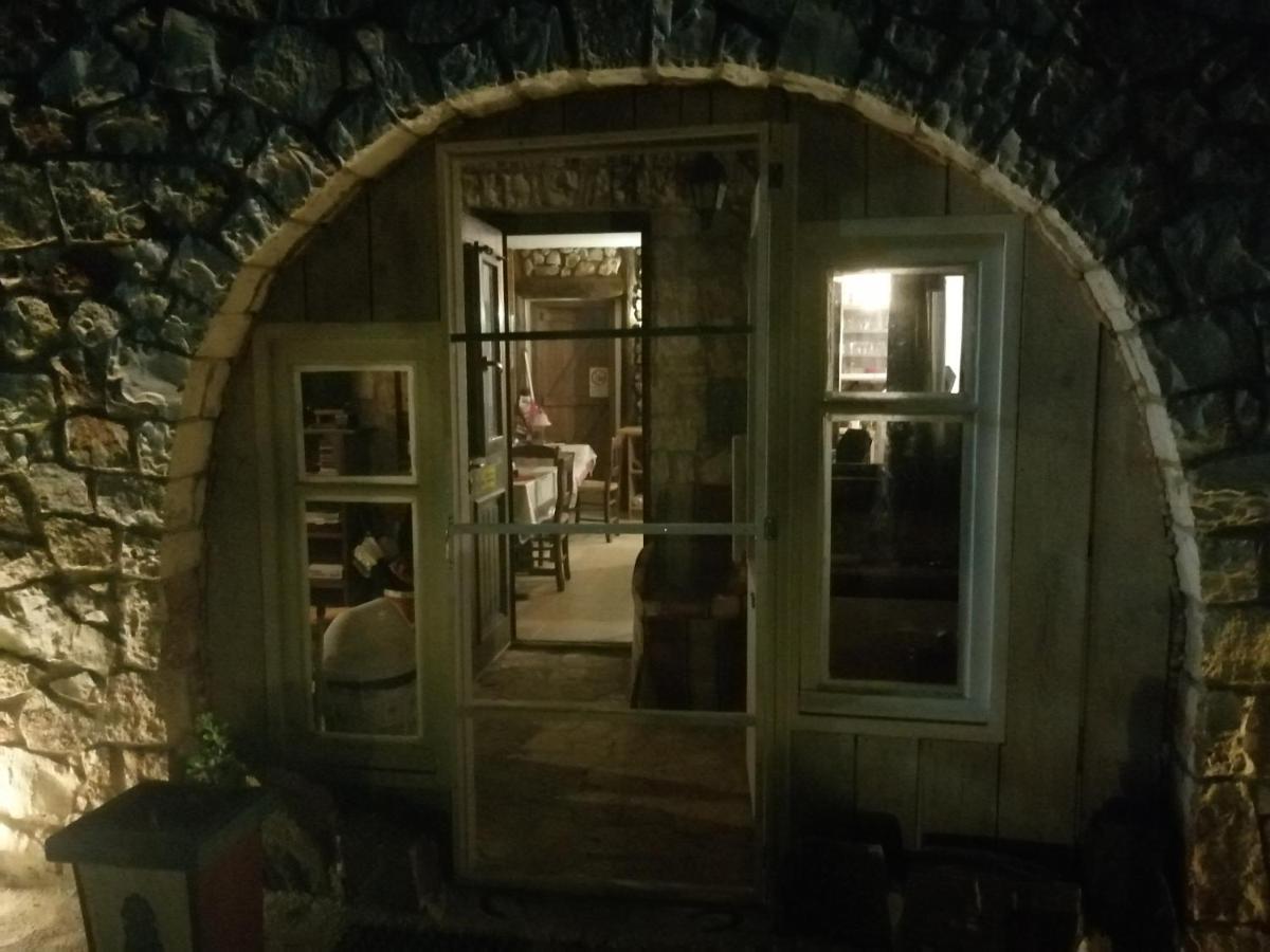 Ano Ravenia Yono'S Traditional House מראה חיצוני תמונה