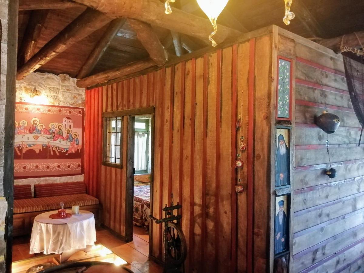 Ano Ravenia Yono'S Traditional House מראה חיצוני תמונה