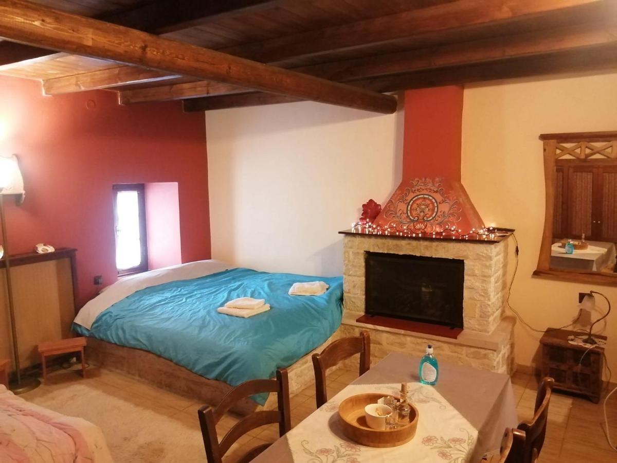 Ano Ravenia Yono'S Traditional House מראה חיצוני תמונה