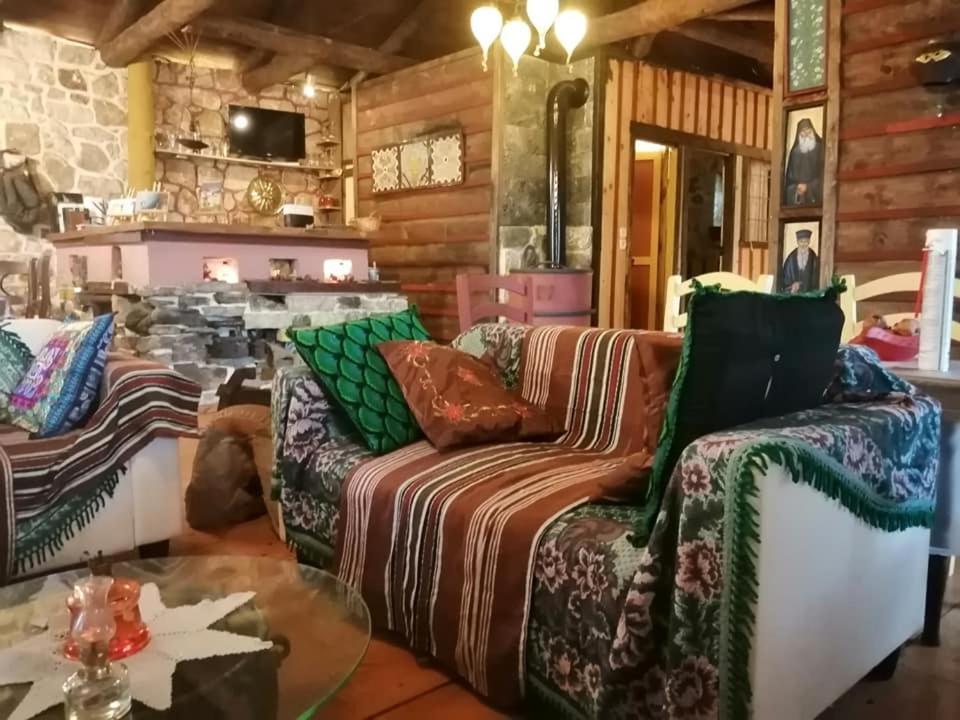 Ano Ravenia Yono'S Traditional House מראה חיצוני תמונה