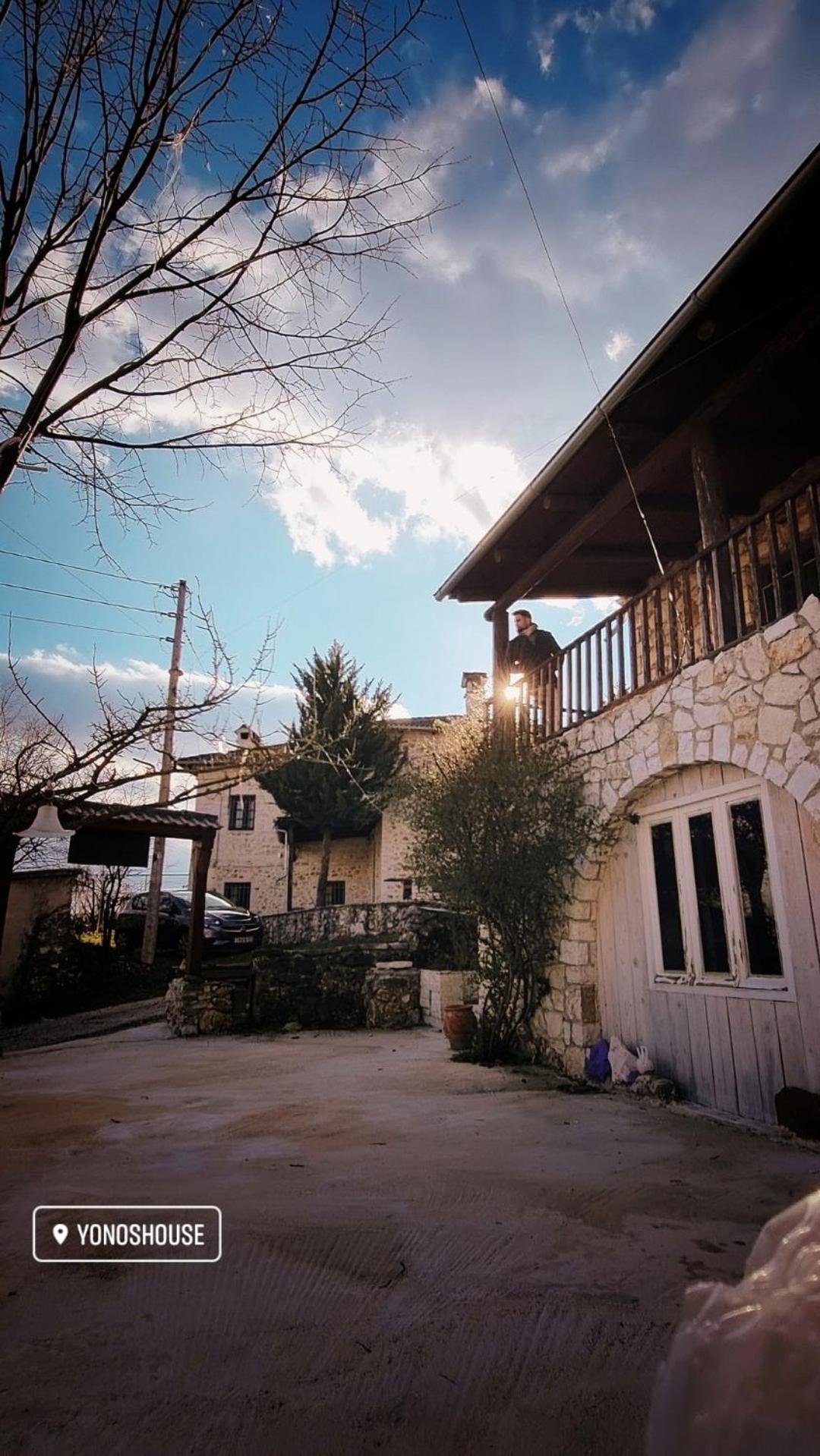 Ano Ravenia Yono'S Traditional House מראה חיצוני תמונה