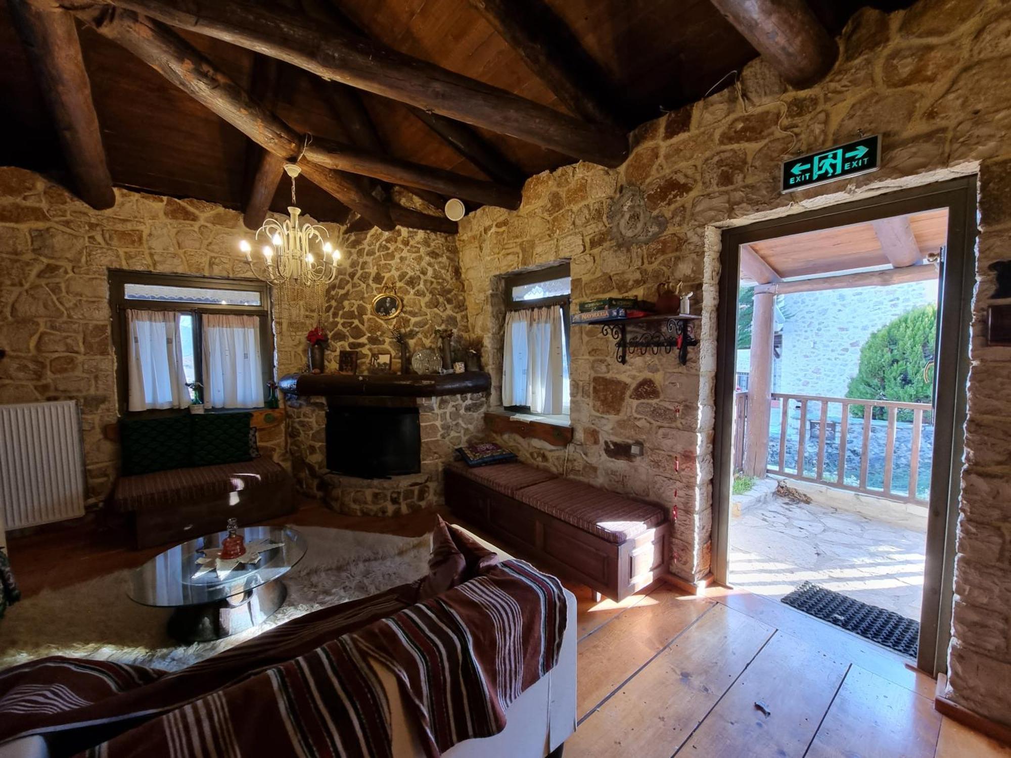 Ano Ravenia Yono'S Traditional House מראה חיצוני תמונה