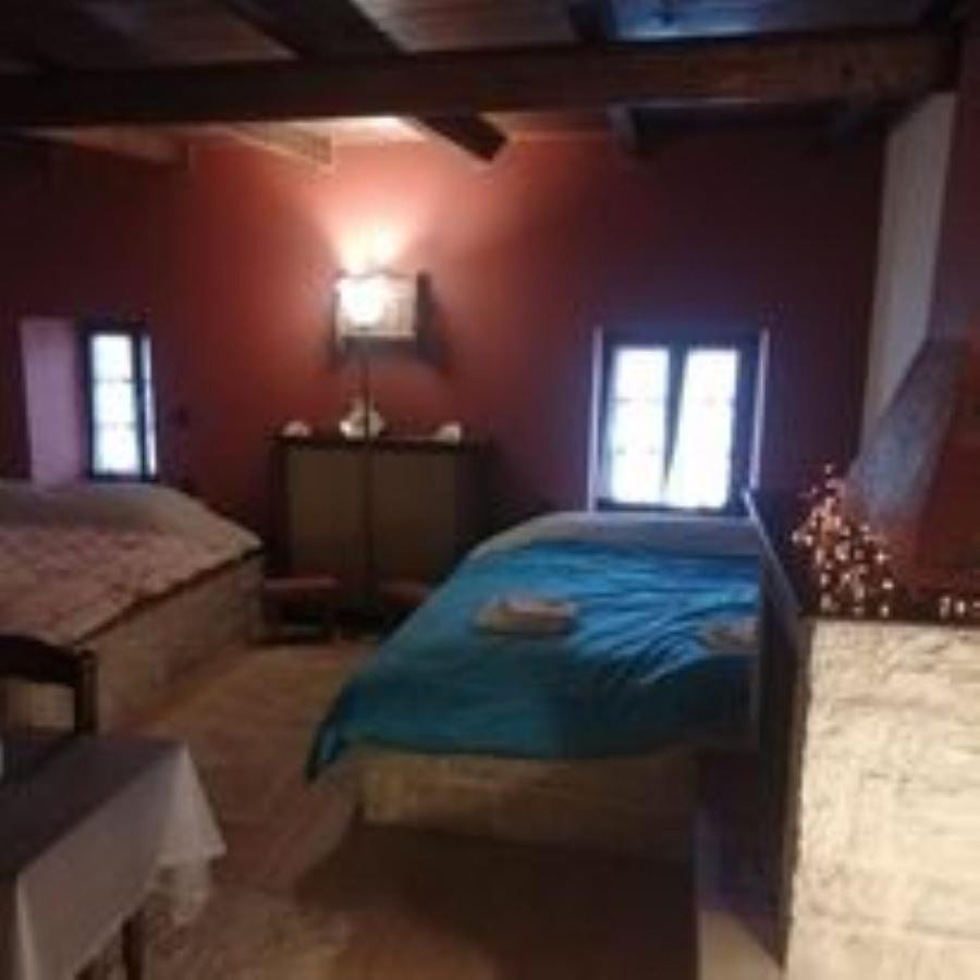 Ano Ravenia Yono'S Traditional House מראה חיצוני תמונה