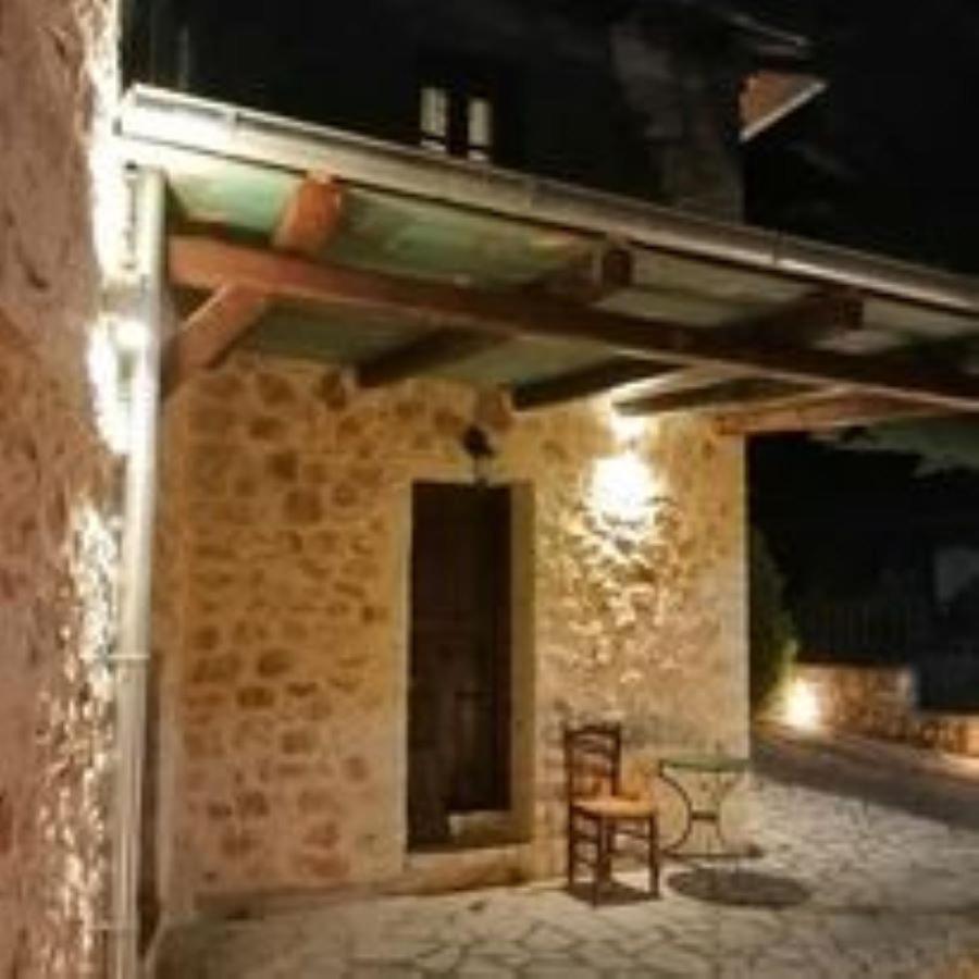 Ano Ravenia Yono'S Traditional House מראה חיצוני תמונה