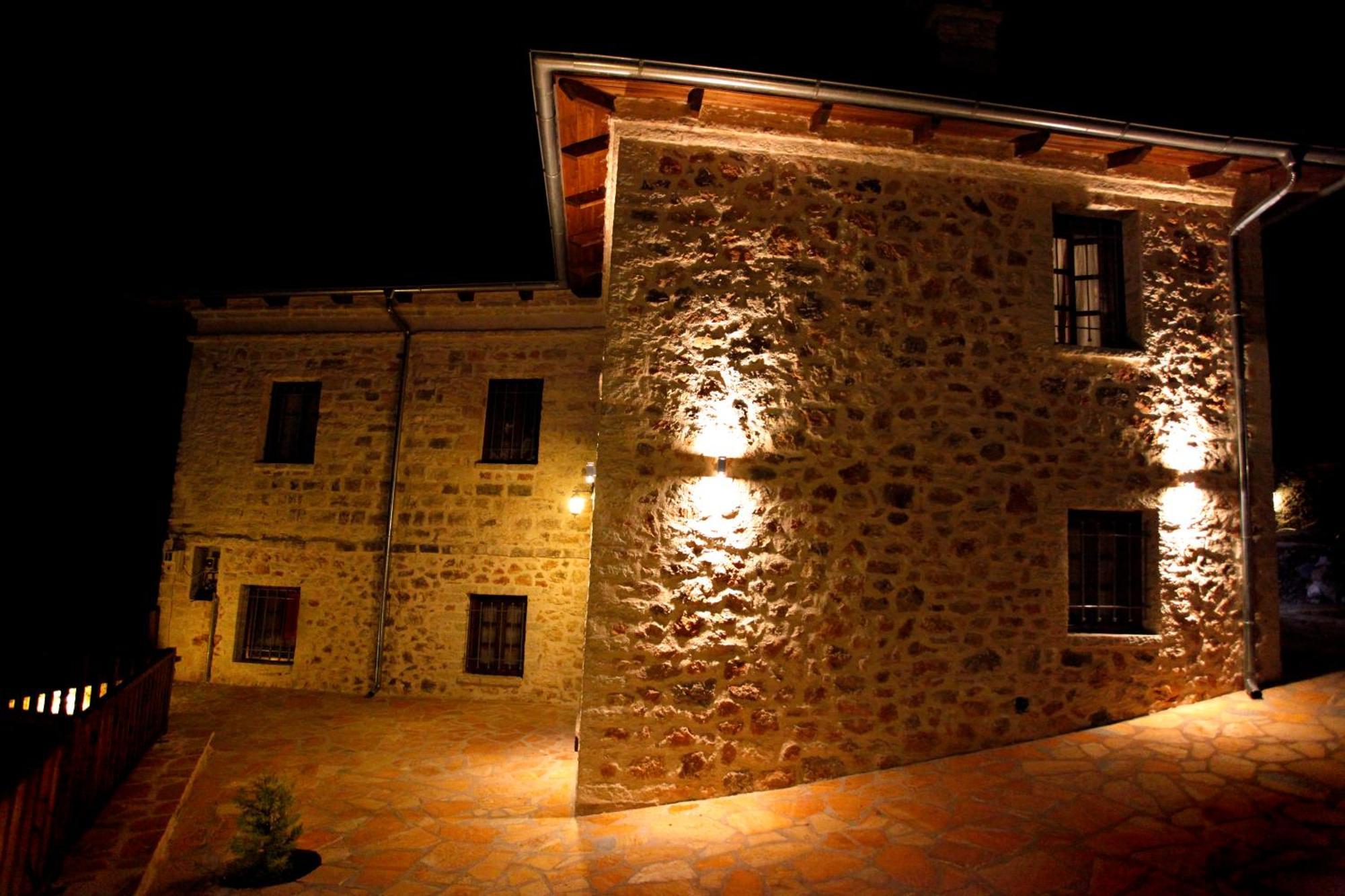 Ano Ravenia Yono'S Traditional House מראה חיצוני תמונה