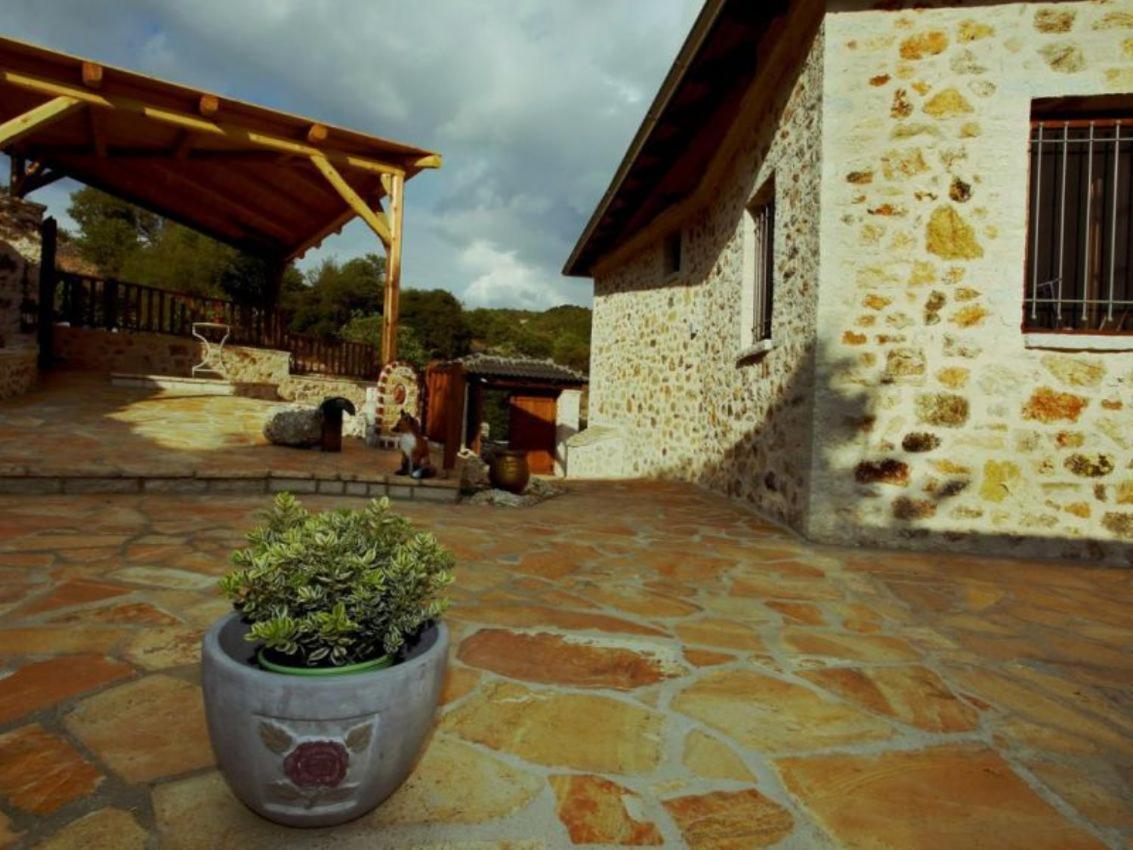 Ano Ravenia Yono'S Traditional House מראה חיצוני תמונה