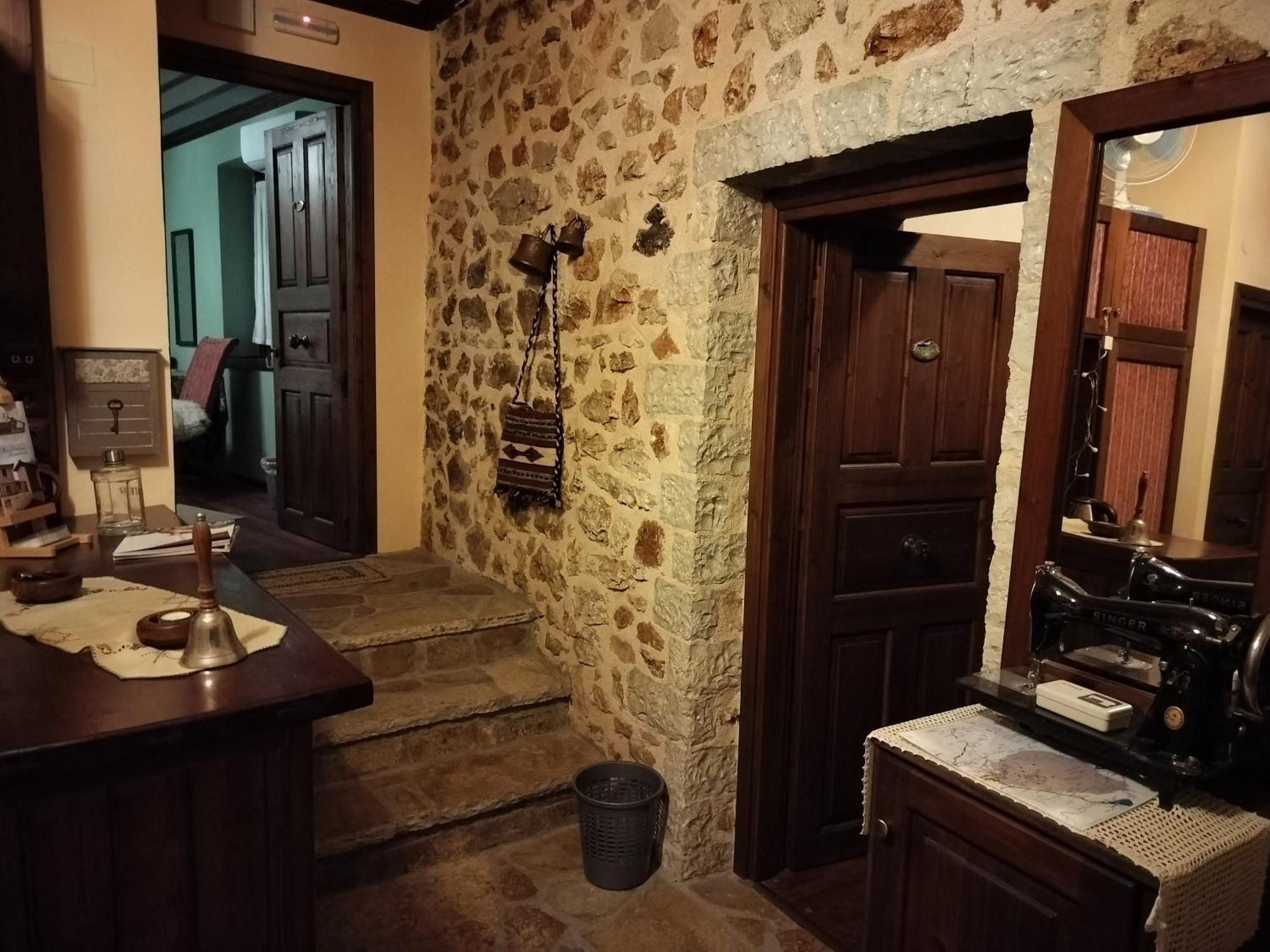 Ano Ravenia Yono'S Traditional House מראה חיצוני תמונה