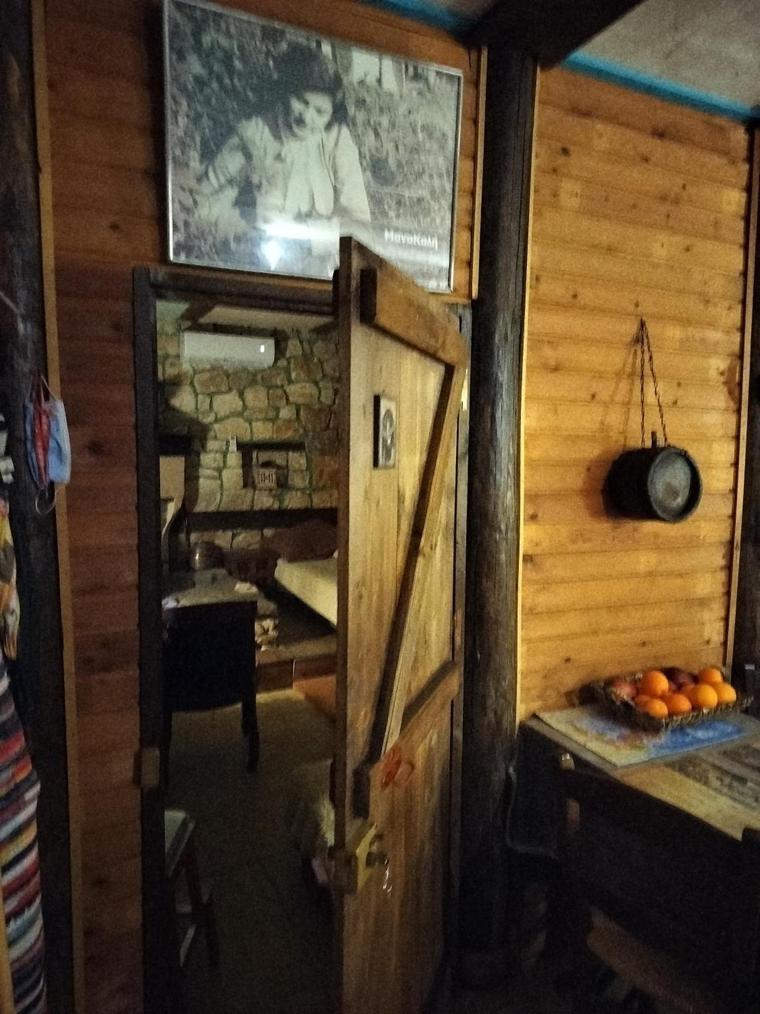 Ano Ravenia Yono'S Traditional House מראה חיצוני תמונה