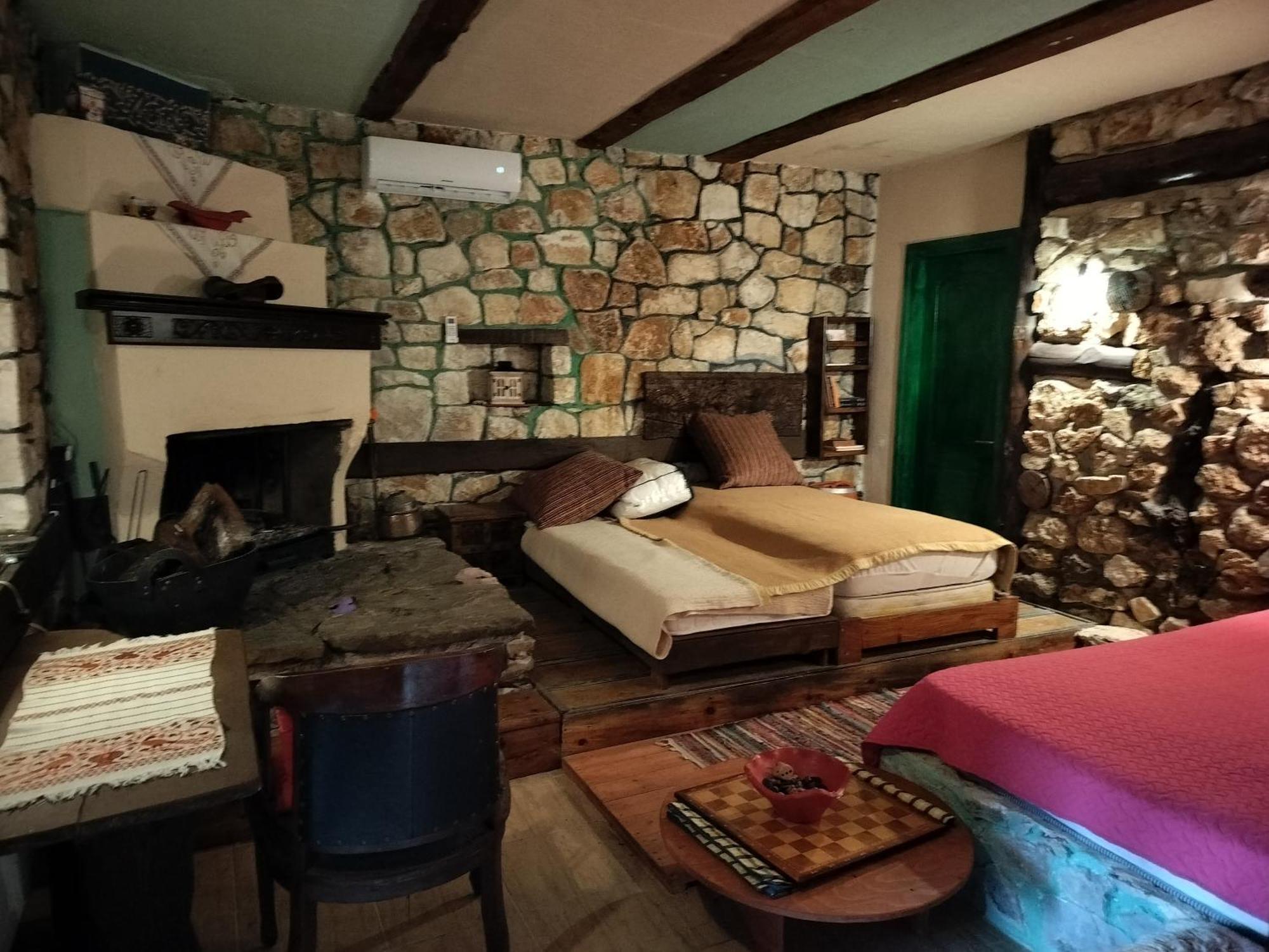 Ano Ravenia Yono'S Traditional House מראה חיצוני תמונה